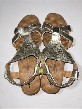 NWOB Walking Cradles Kiera Metallic Wedge Gold Comfort Sandals